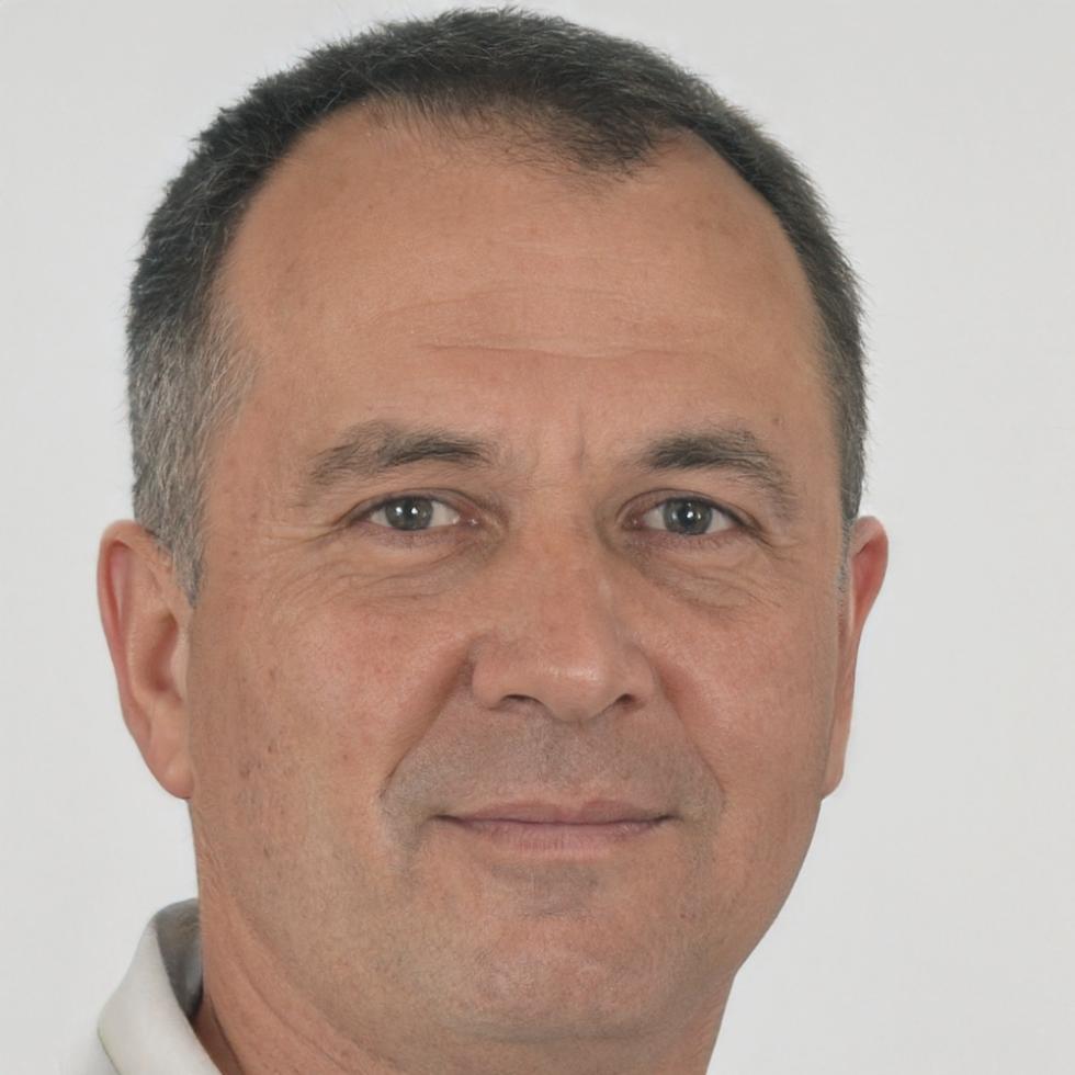 Ritratto professionale di Luca Benedetti, esperto in nutrizione